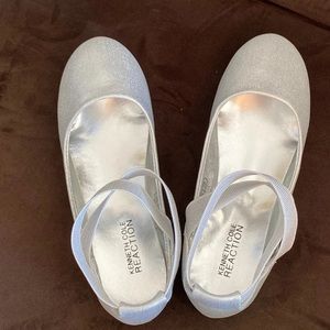 NWOT Kenneth Cole Girls Ballet Flats sz 2.5